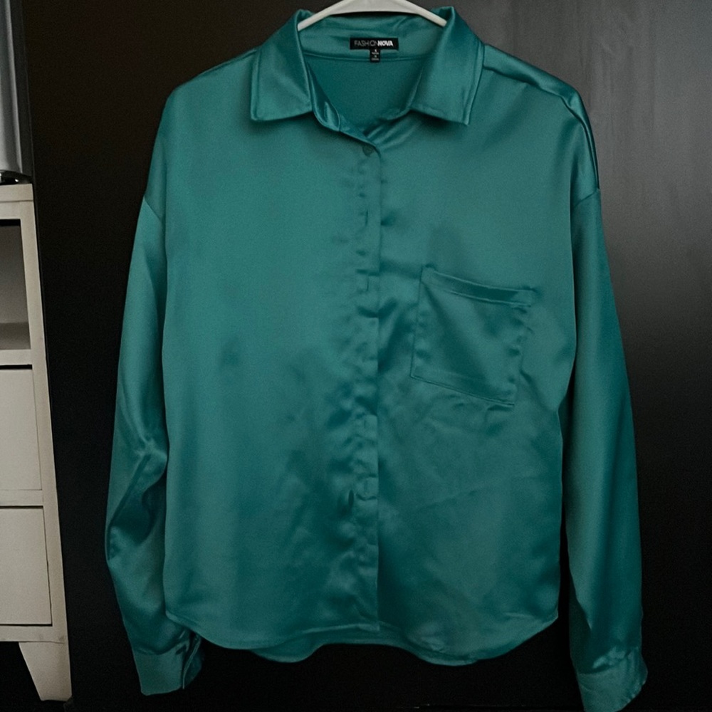 Fashion nova Matching shirt and skirt size small in good condition